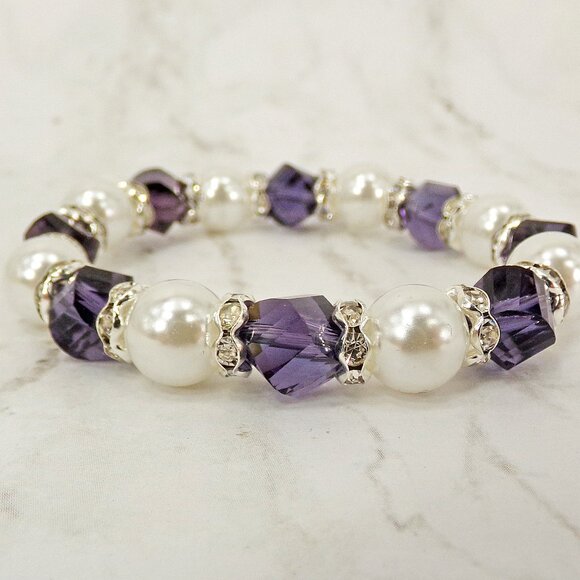 Purple glass and pearl bead stretch bracelet with crystals. Fashion bracelet - Picture 3 of 8
